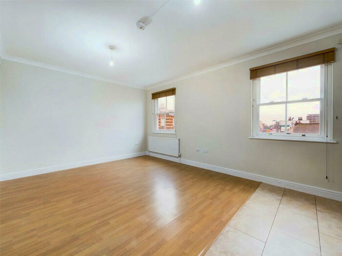 1 Bedroom Flat To Rent In ( Month Tenancy- &# Elec, &# Water Bill) Hoe Street, Walthamstow, E17