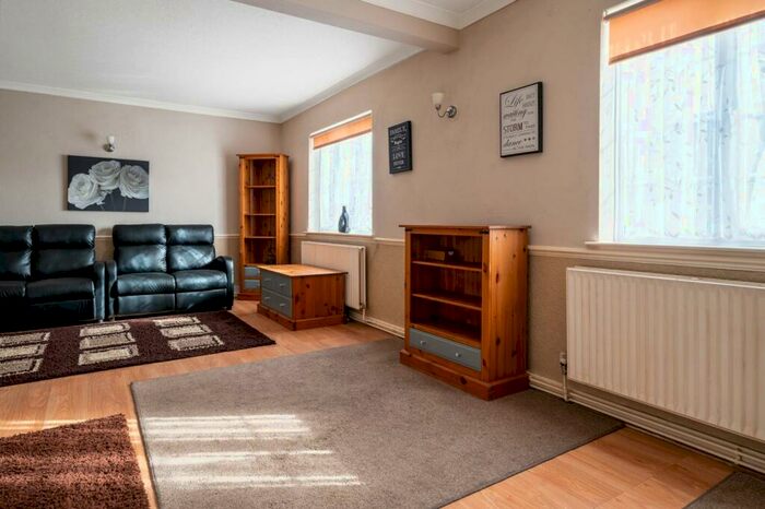 3 Bedroom House To Rent In Linkway, Guildford, GU2