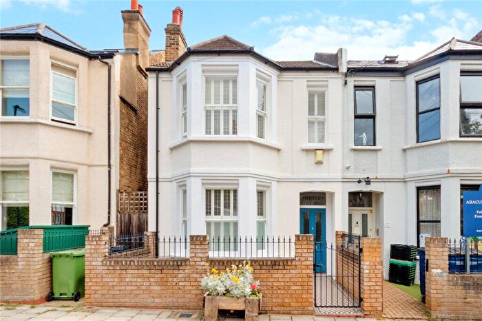 4 Bedroom Semi-Detached House For Sale In Thurlby Rd, West Norwood, London, SE27