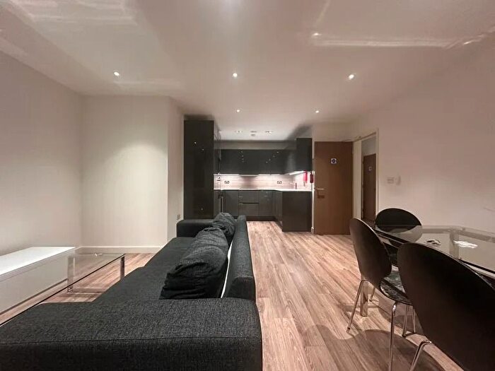 3 Bedroom Flat To Rent In Devan Grove, London, N4