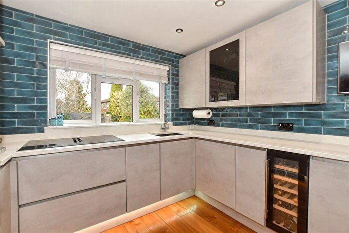 3 Bedroom Semi-detached House For Sale In Benhams Drive, Horley, Surrey, RH6