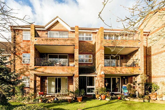 2 Bedroom Flat To Rent In Salters Close, Rickmansworth, WD3