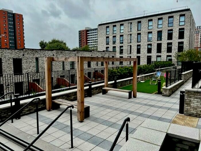 2 Bedroom Flat To Rent In Chapel Street, Salford, M5