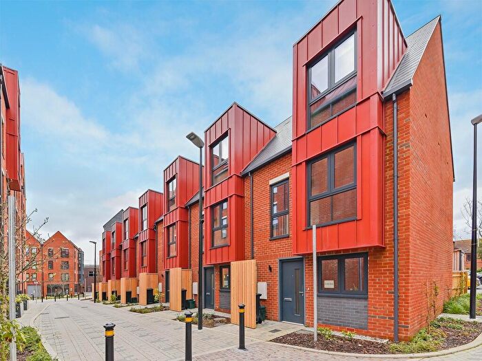 3 Bedroom Town House To Rent In Echo Walk Weavers Yard Newbury, RG14