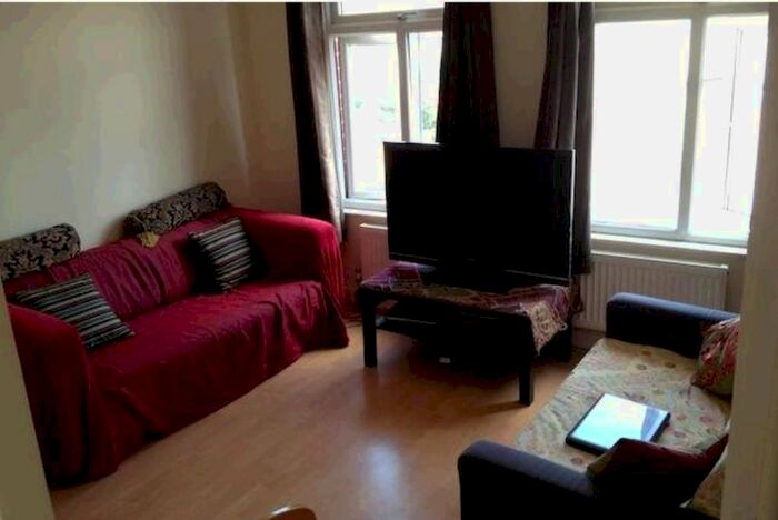 2 Bedroom Flat To Rent In Finchley Road, London NW11
