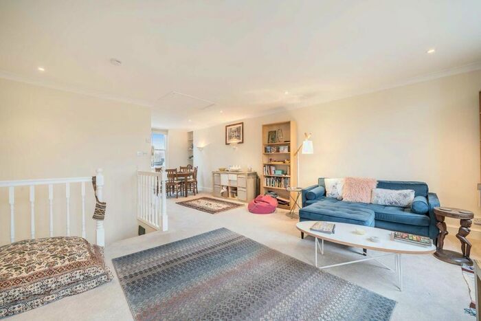 3 Bedroom Flat To Rent In Cambridge Street, London, SW1V