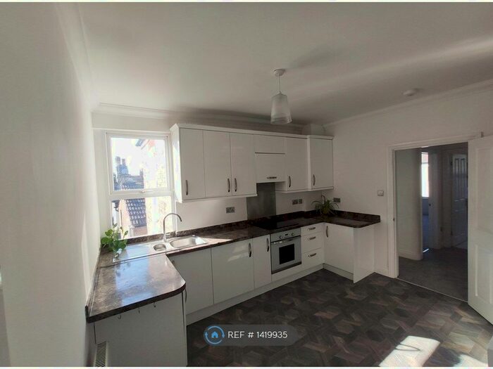 3 Bedroom Flat To Rent In Eardley Road, London, SW16