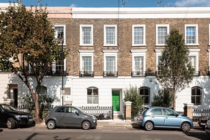 2 Bedroom Flat To Rent In St. Peter'S Street London, N1