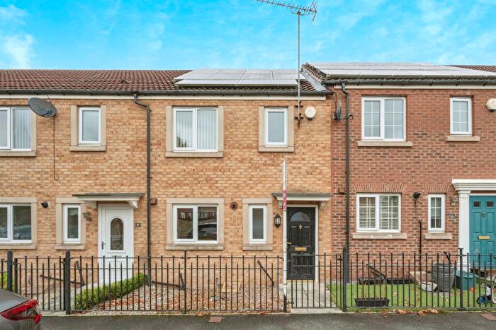 3 Bedroom Town House For Sale In Waterside View, Conisbrough, Doncaster, DN12