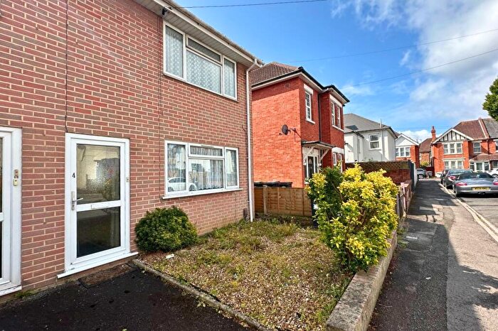 1 Bedroom Flat To Rent In Grants Avenue, Bournemouth, Dorset., BH1