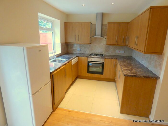 3 Bedroom End Of Terrace House To Rent In Bramley Road, London, W5