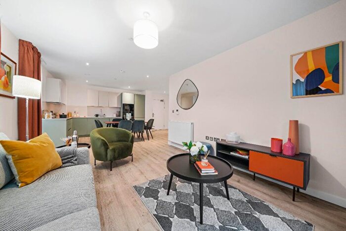 3 Bedroom Apartment To Rent In Anvil, M5