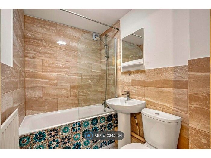 1 Bedroom Flat To Rent In Slade Walk, London, SE17