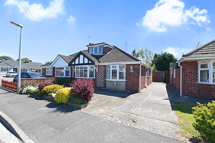 3 Bedroom Semi-Detached Bungalow For Sale In Midfield Place, Humberston, Grimsby, DN36