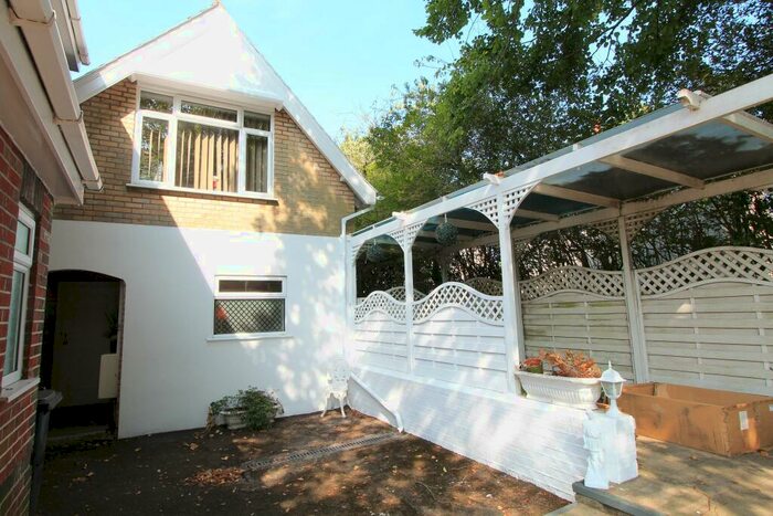 1 Bedroom Flat To Rent In Wimborne Road, Meyrick Park, Bournemouth, BH2