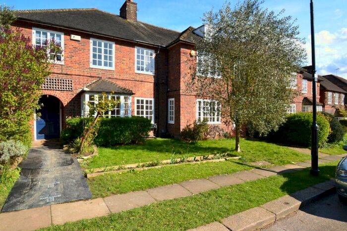 3 Bedroom Terraced House To Rent In Cascade Avenue, Muswell Hill, N10