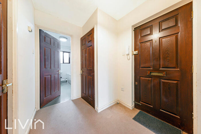 1 Bedroom Flat For Sale In Chartwell Close, Croydon, CR0