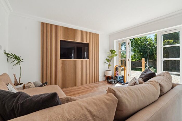 5 Bedroom Detached House For Sale In Ray Mill Road East, Maidenhead, SL6