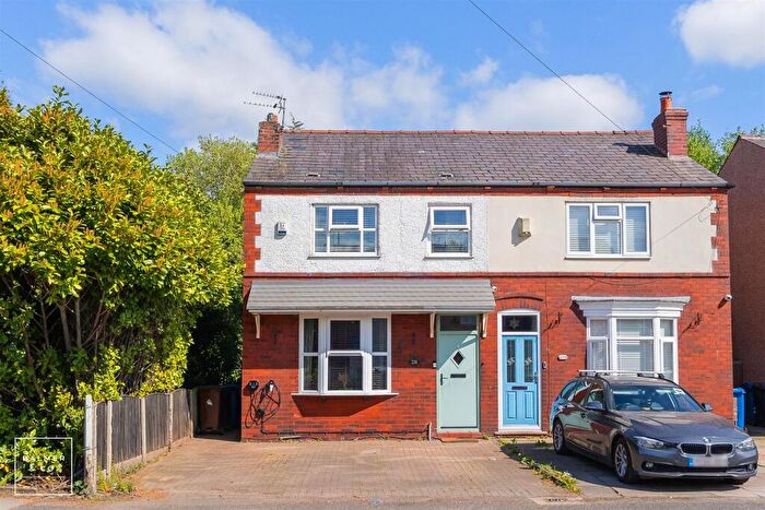 2 Bedroom Semi-Detached House For Sale In Leigh Road, Atherton, M46