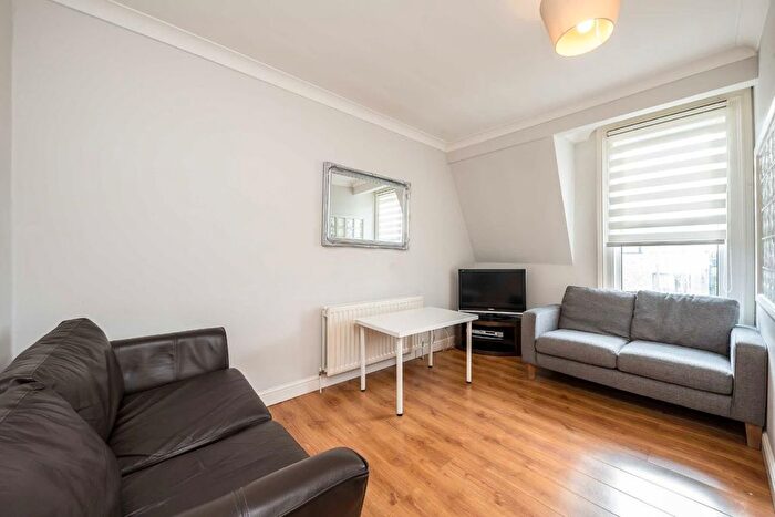 1 Bedroom Flat For Sale In Heath Road, Twickenham, TW1