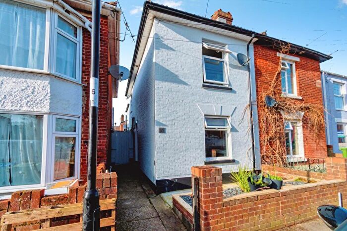 2 Bedroom Semi Detached House For Sale In Wolseley Road, Shirley, Southampton, Hampshire, SO15