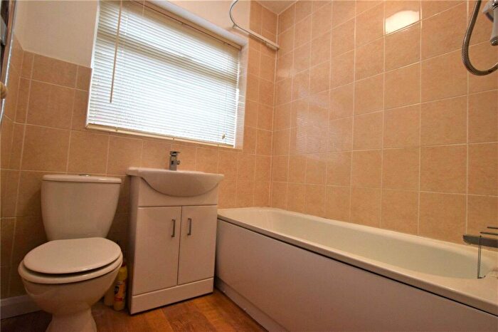 2 Bedroom Bungalow To Rent In Springfield, Wootton, NN4