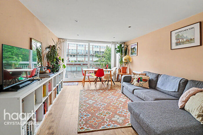 2 Bedroom Maisonette For Sale In Sylvan Road, London, SE19