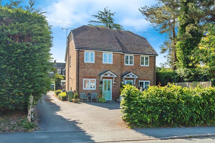 3 Bedroom Semi-Detached House For Sale In South Lane, Clanfield, Waterlooville, Hampshire, PO8