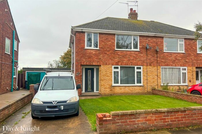 3 Bedroom Semi-Detached House To Rent In Hillcrest Gardens, Lowestoft, NR32