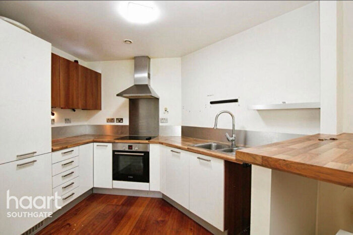 2 Bedroom Apartment For Sale In Pinnata Close, Enfield, EN2