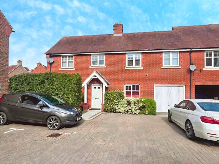 4 Bedroom Link Detached House For Sale In Walnut Tree Close, Winslow, Buckingham, MK18