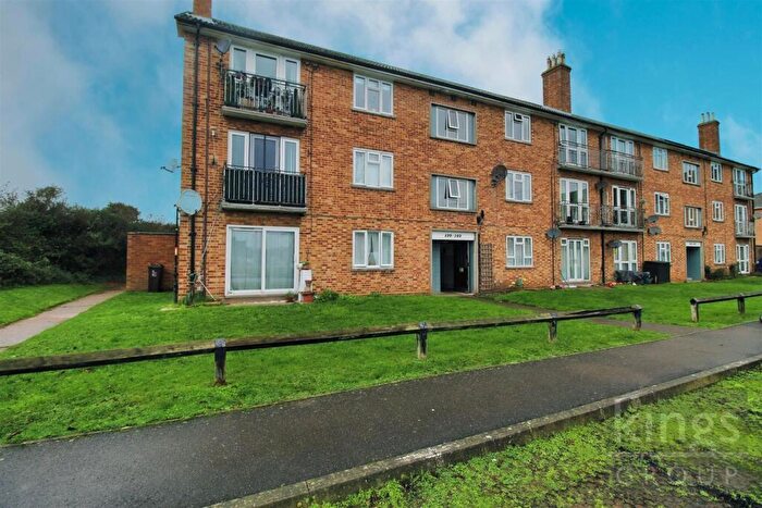2 Bedroom Flat For Sale In Bentley Road, Hertford, SG14