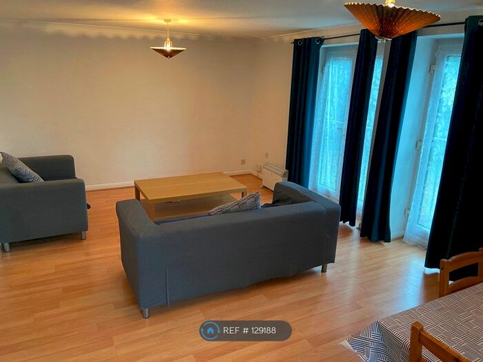 2 Bedroom Flat To Rent In Greenlands Road, Staines-Upon-Thames, TW18