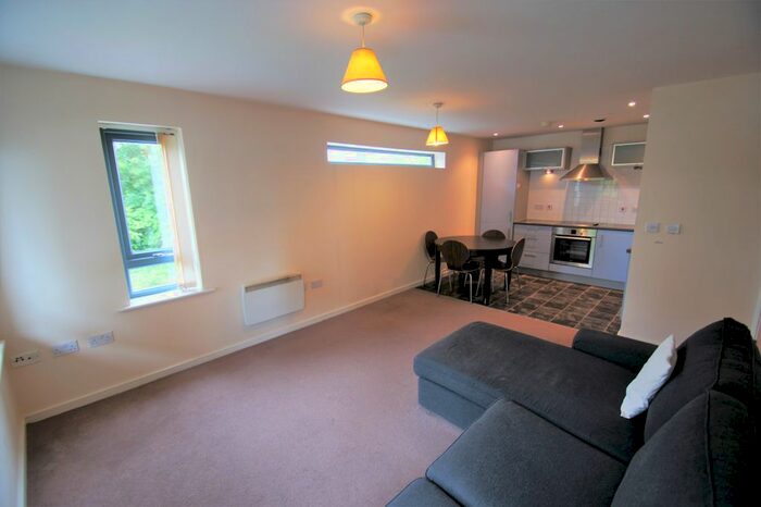 2 Bedroom Flat To Rent In The Decks, Runcorn, WA7