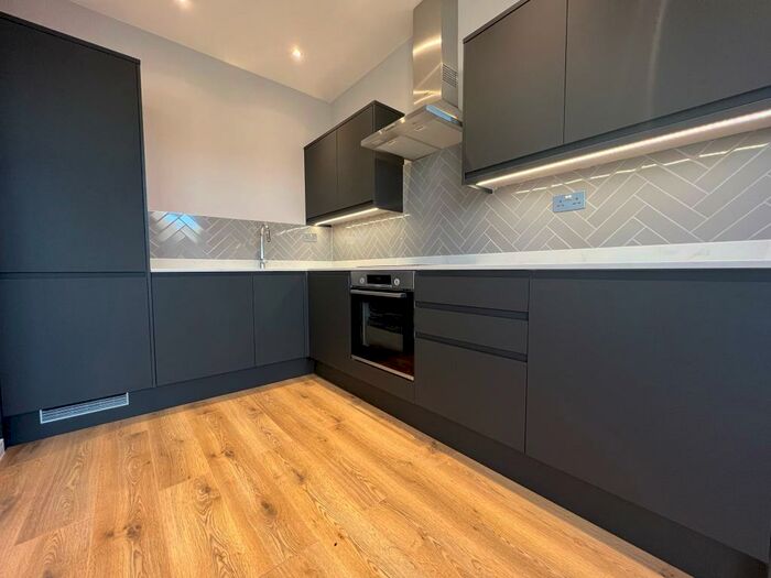 2 Bedroom Apartment To Rent In The Braccans, London Road, RG12