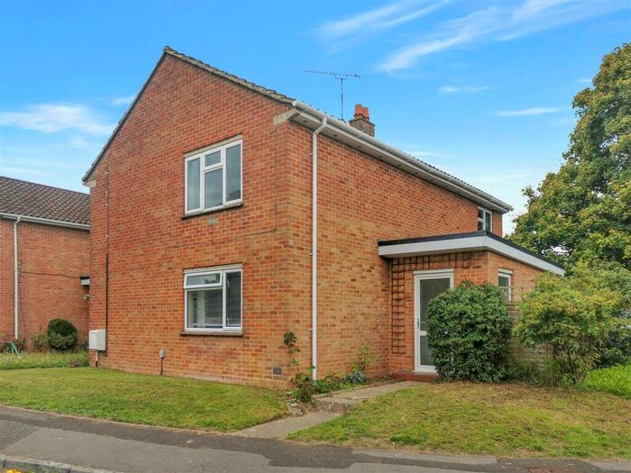 2 Bedroom Maisonette To Rent In Jewell Close, Salisbury, SP1