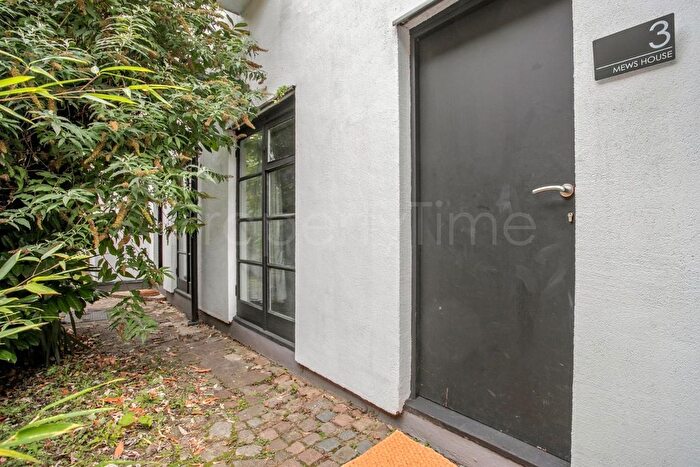 3 Bedroom Mews For Sale In Islington, N7