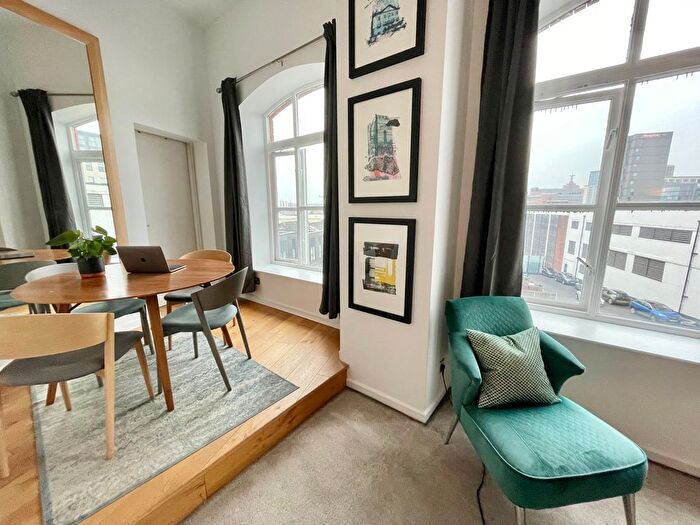 2 Bedroom Flat To Rent In North Street, Leeds, LS2