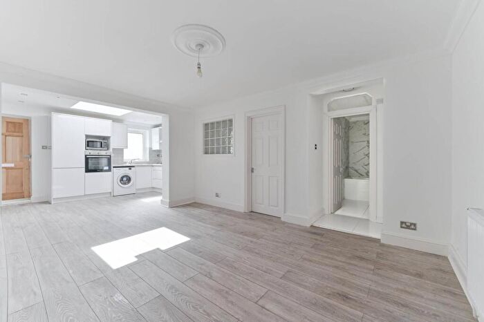 1 Bedroom Flat For Sale In Cresswell Road, South Norwood, London, SE25