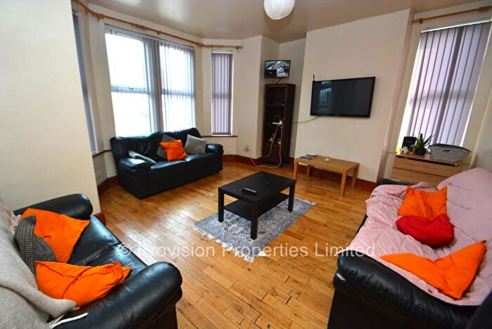 8 Bedroom End Of Terrace House To Rent In Hill Top Street, Hyde Park, Leeds, LS6