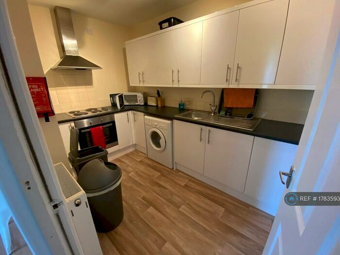 4 Bedroom Flat To Rent In Broad Lane, Coventry, CV5