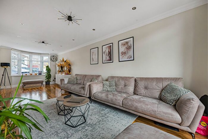 3 Bedroom Semi-Detached House For Sale In Northumberland Avenue, Welling, DA16