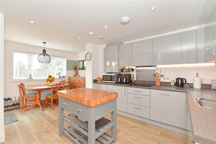 3 Bedroom Detached House For Sale In William Penn Way, Chichester, West Sussex, PO19