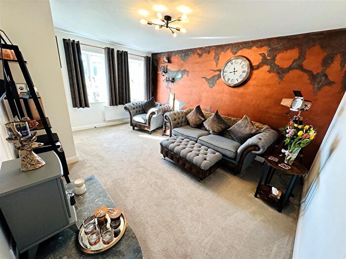 3 Bedroom Semi-Detached House For Sale In Cooper Crescent, Goole, DN14