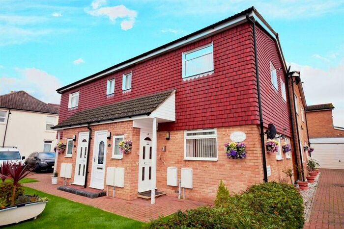 2 Bedroom Flat To Rent In Seagull Court, North Street, Emsworth, PO10