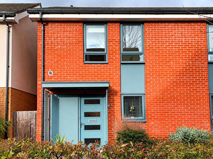 2 Bedroom Semi Detached House To Rent In Puffin Way, Reading, RG2