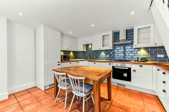 3 Bedroom Maisonette To Rent In Allfarthing Lane, Wandsworth, SW18