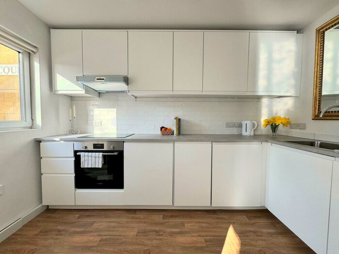 2 Bedroom Flat To Rent In Bathwick Street, Bath, BA2