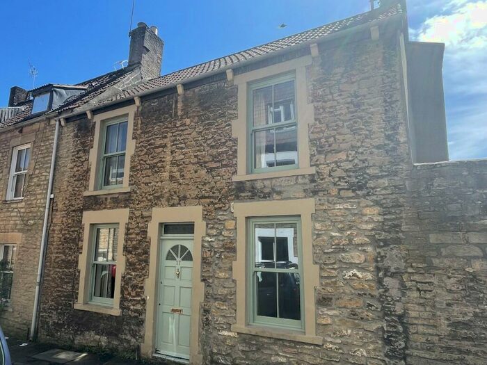3 Bedroom End Of Terrace House To Rent In Frome, Somerset, BA11