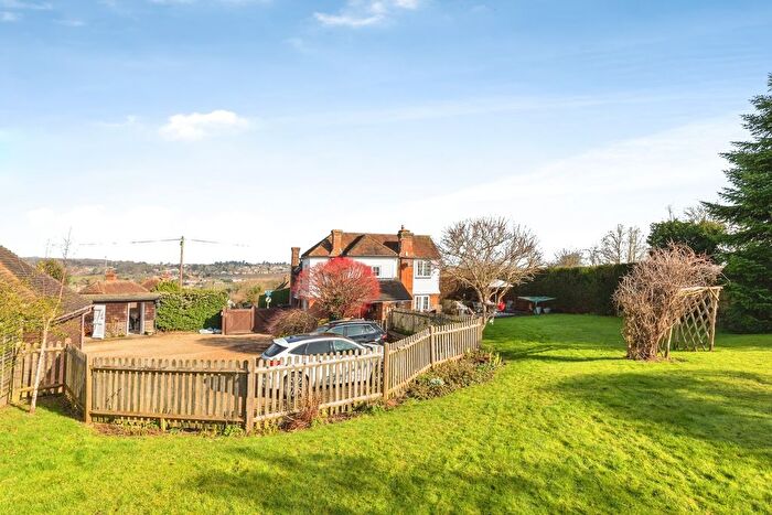 4 Bedroom Cottage For Sale In Lower Road, East Farleigh, Maidstone, Kent, ME15